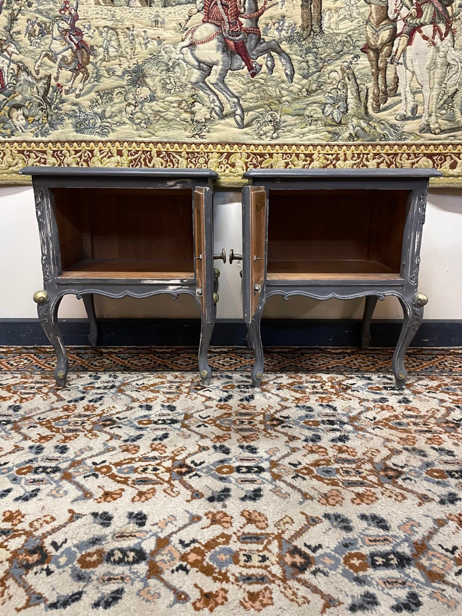 Very Nice Pair of Vintage Nightstands / Bedside Lockers. - Image 2