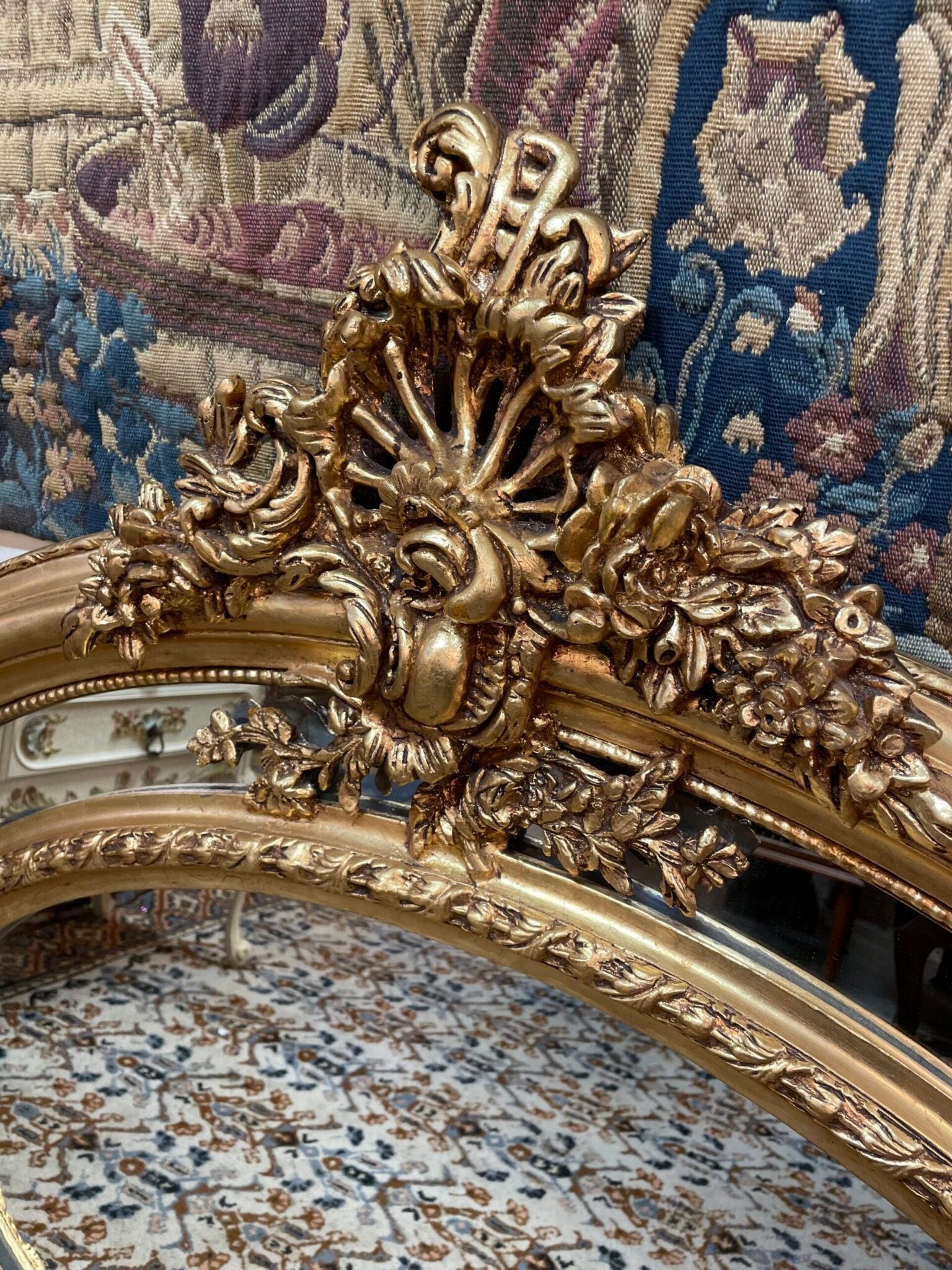 Beautiful Large Oval Gilt-Wood Section Mirror - Image 2