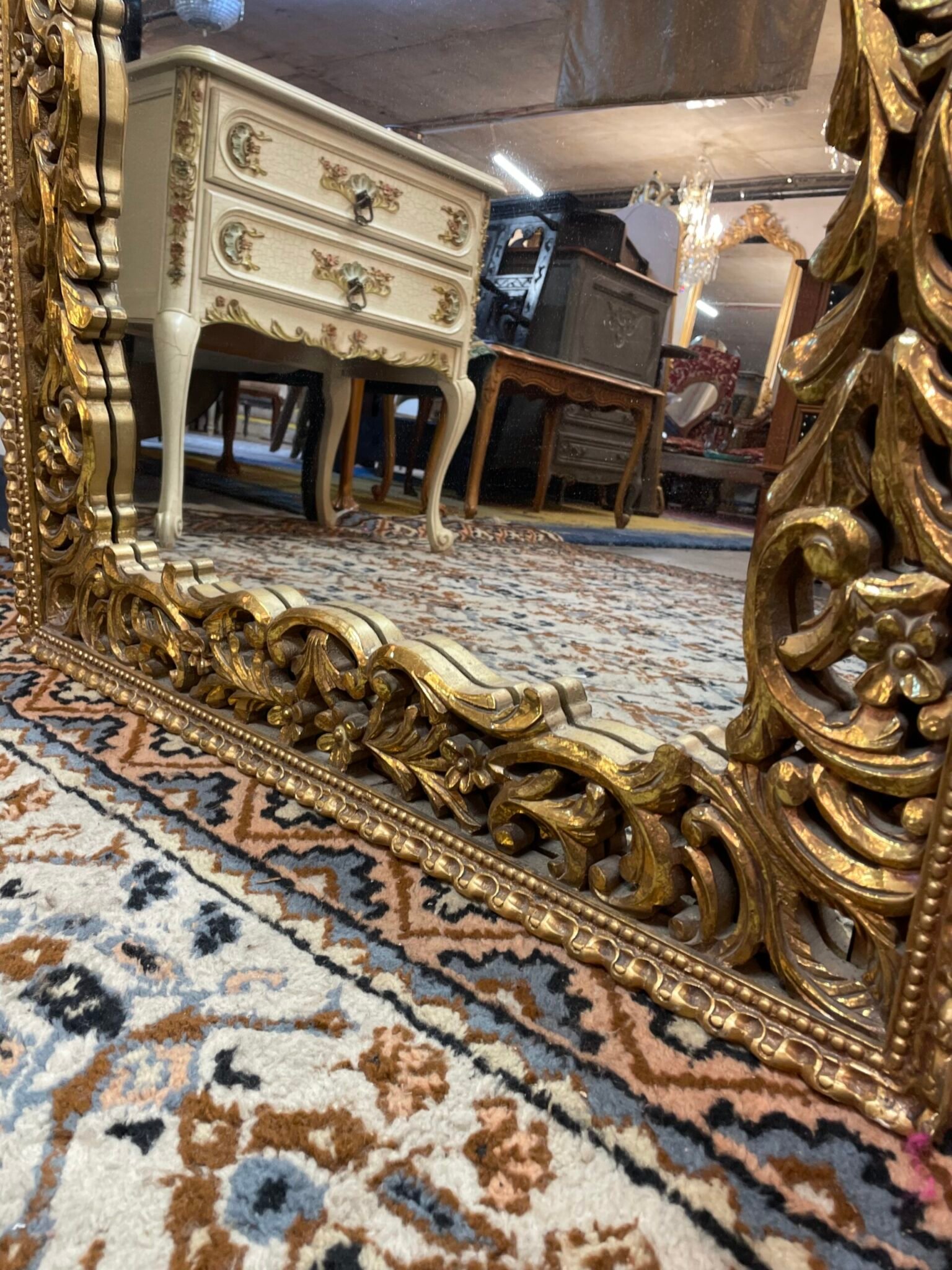 Beautifully Carved Giltwood Freestanding Mirror - Image 4