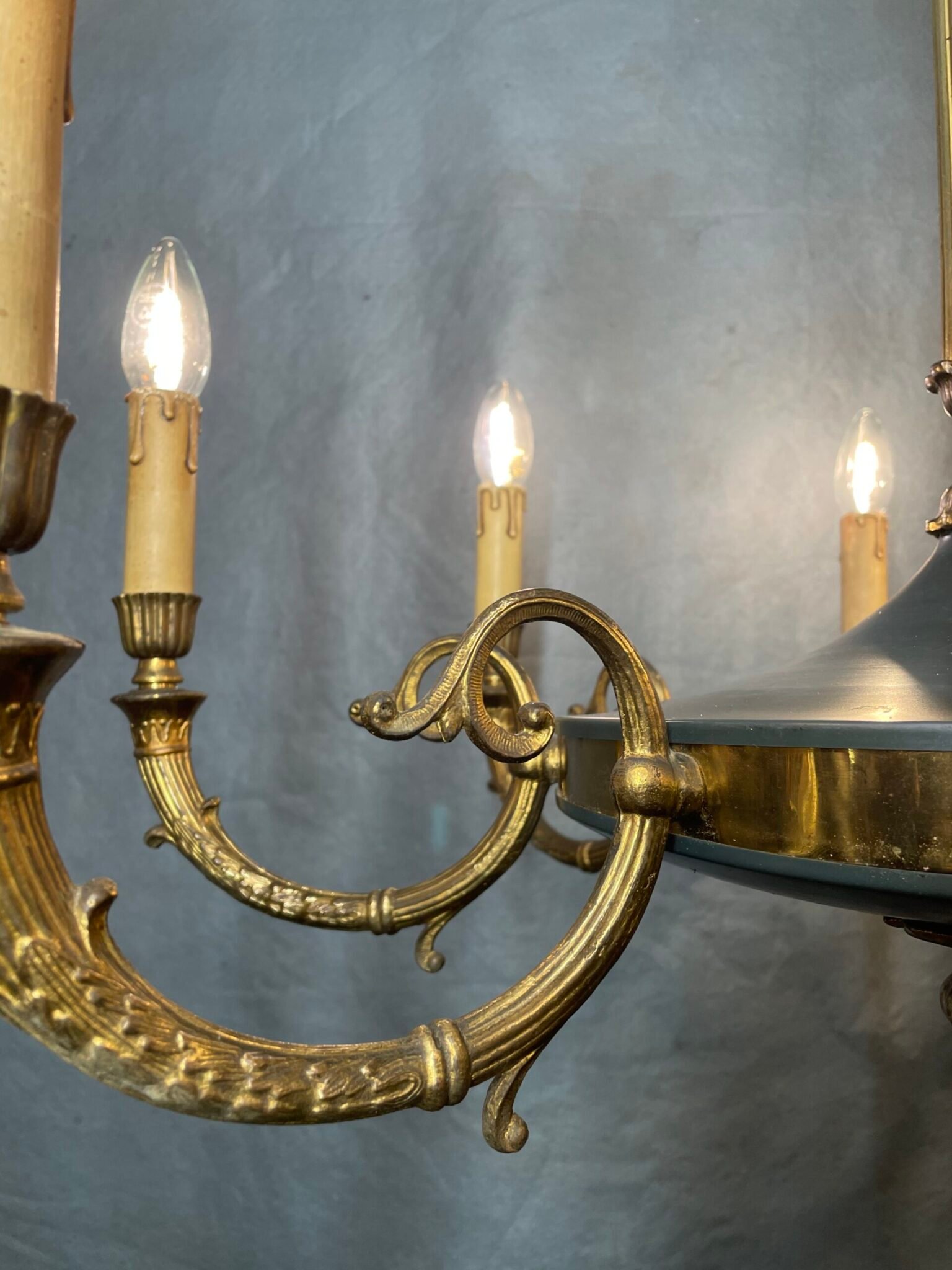 Empire Style Brass and Royal Green Chandelier – 8 Branches - Image 3