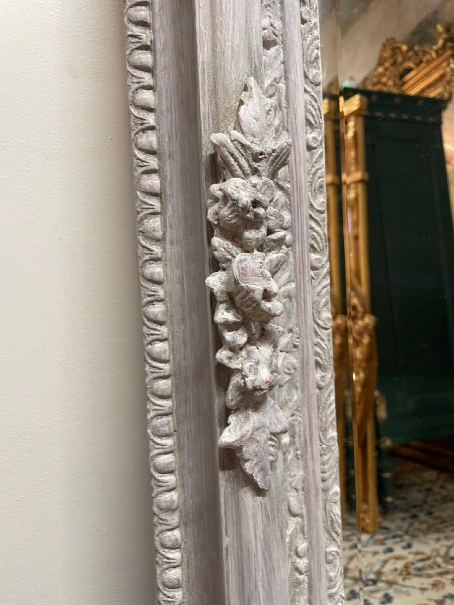 Painted French Style Crest Top Gilt Frame Mirror. - Image 3
