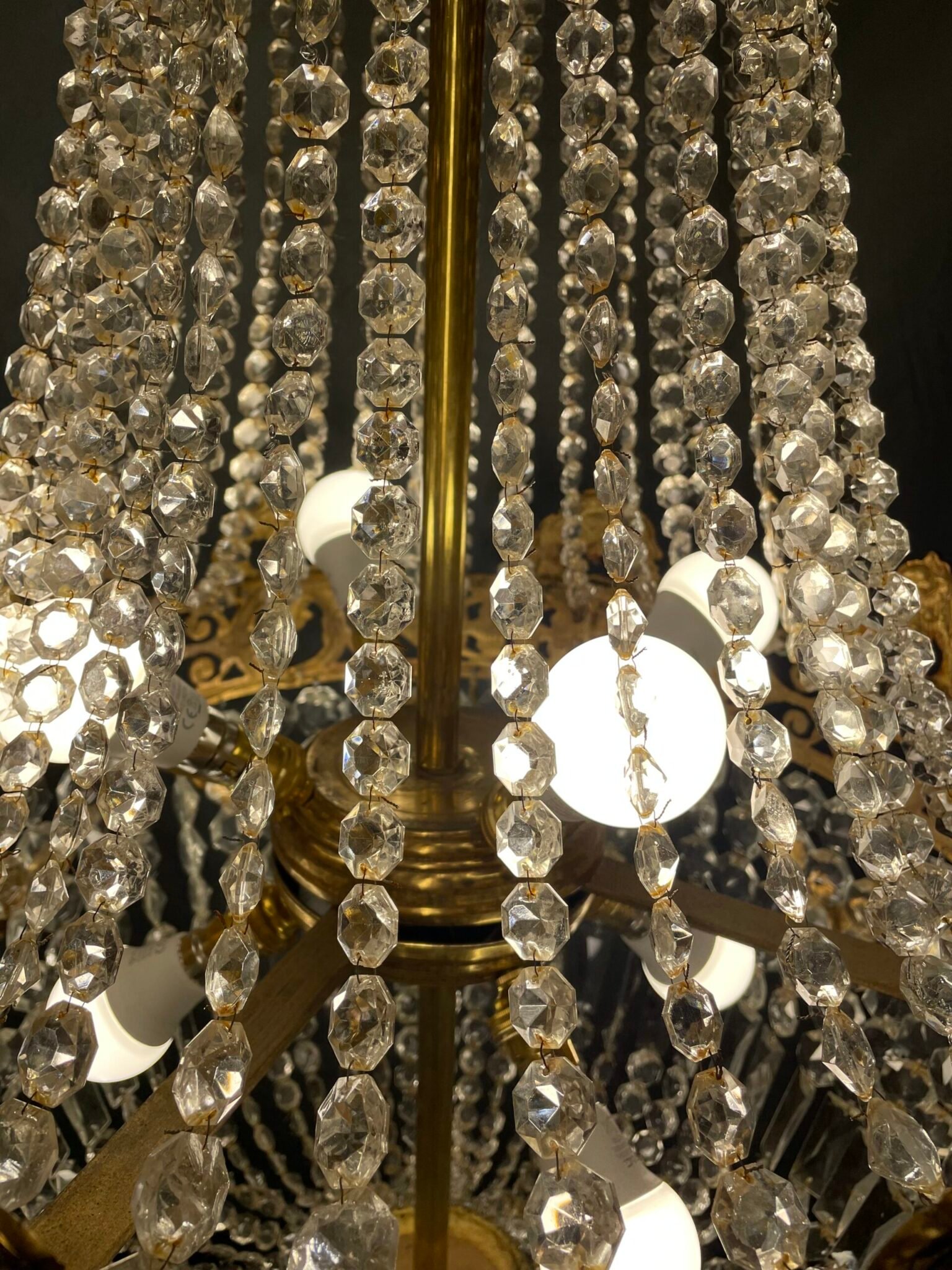 Elegant 20th Century French Empire Style “Sac du Pearl” Chandelier - Image 5