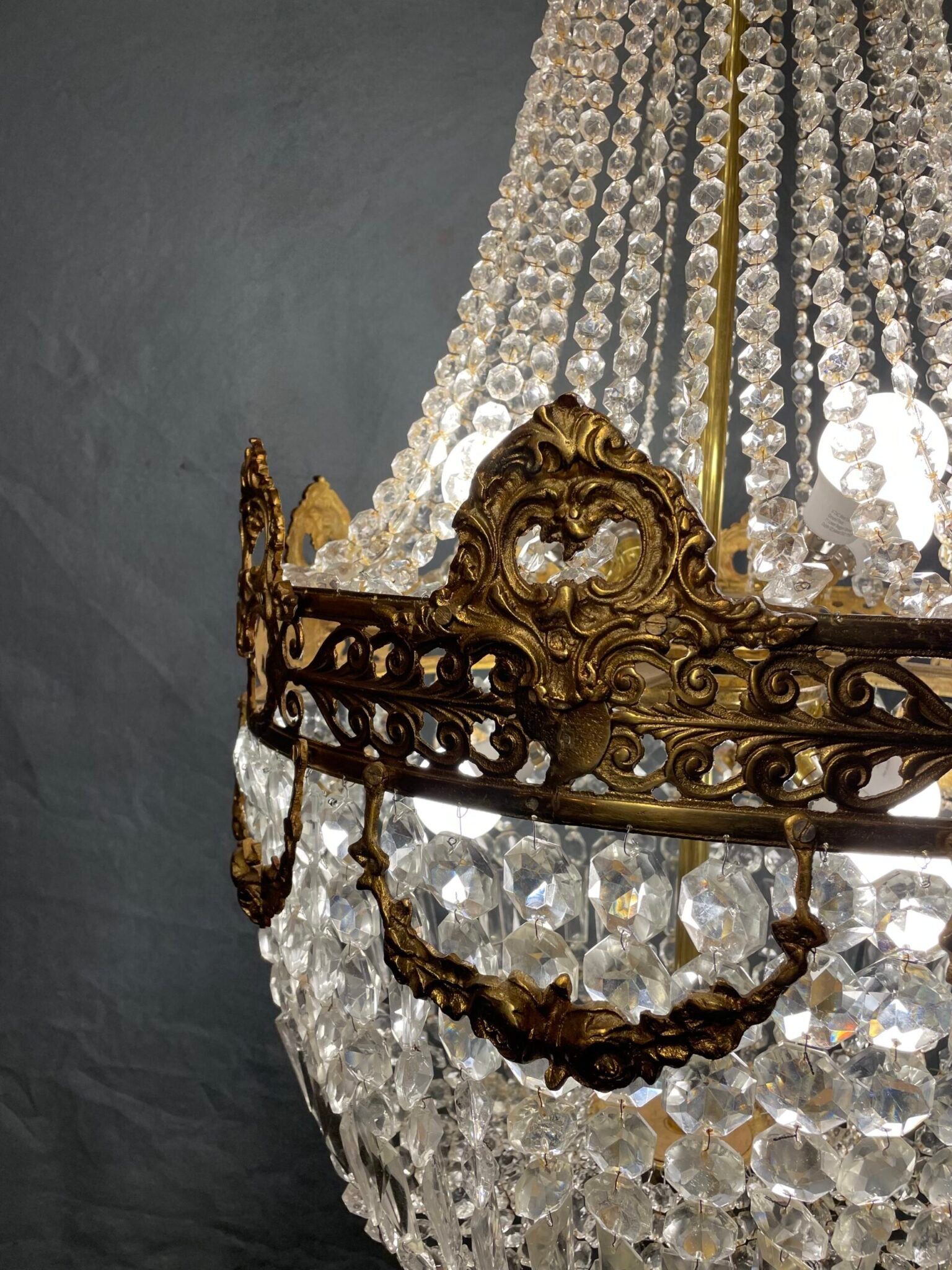 Elegant 20th Century French Empire Style “Sac du Pearl” Chandelier - Image 3