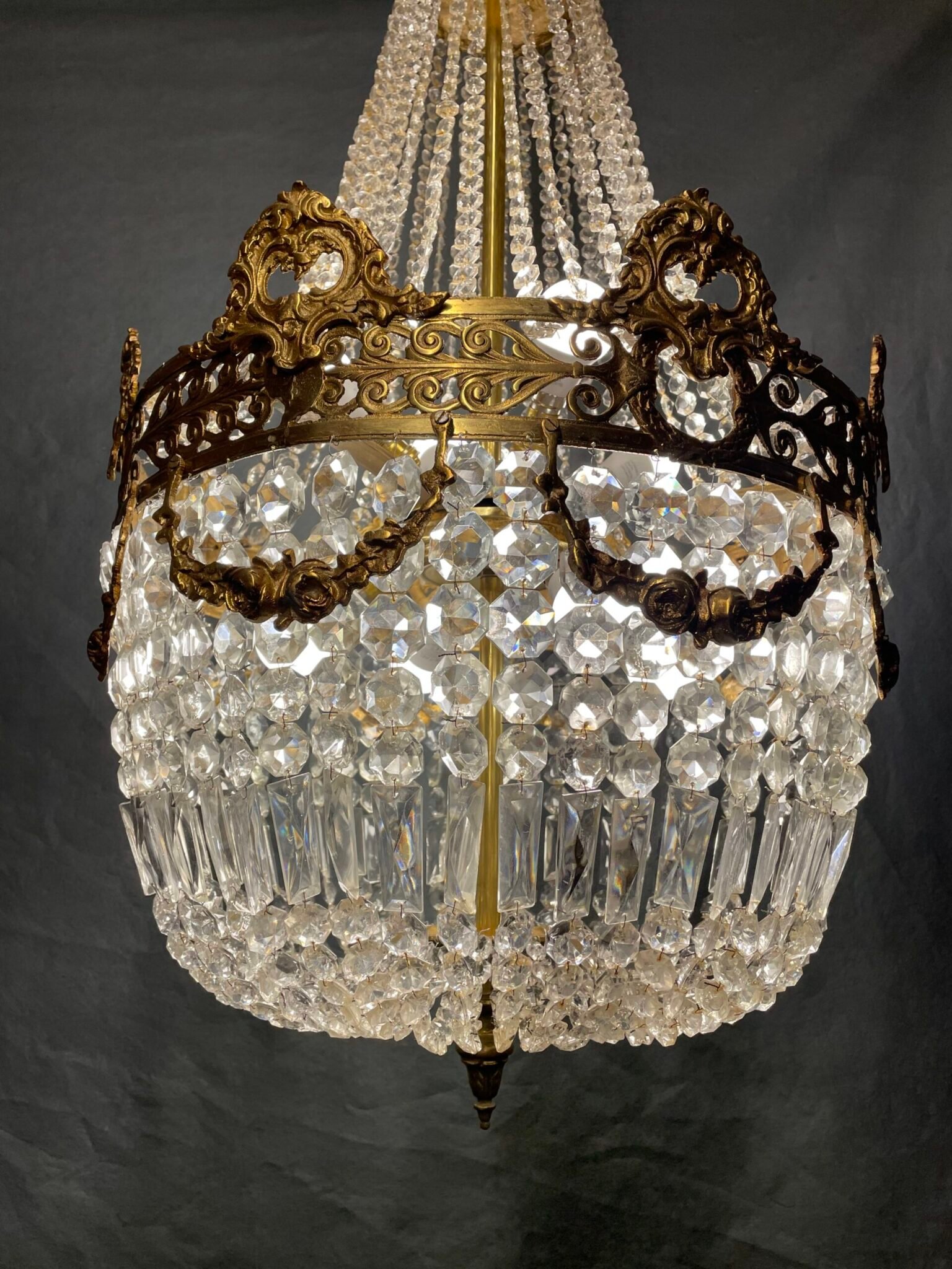 Elegant 20th Century French Empire Style “Sac du Pearl” Chandelier - Image 2