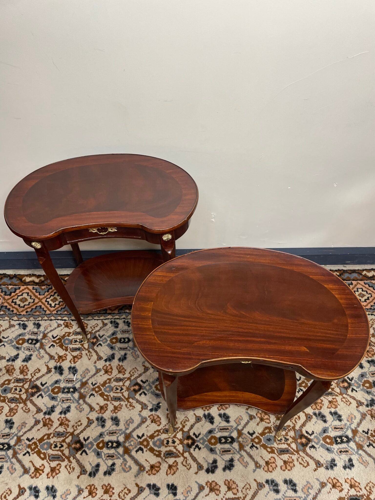 A Lovely Kidney Shape Mahogany Veneer Nightstands / Bedside Lockers. - Image 6