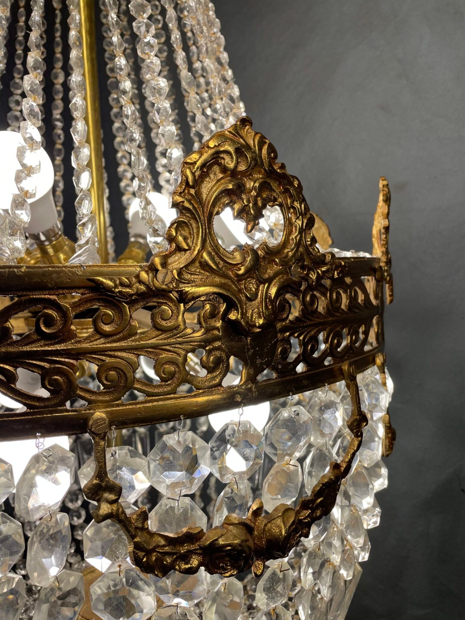 Elegant 20th Century French Empire Style “Sac du Pearl” Chandelier - Image 6
