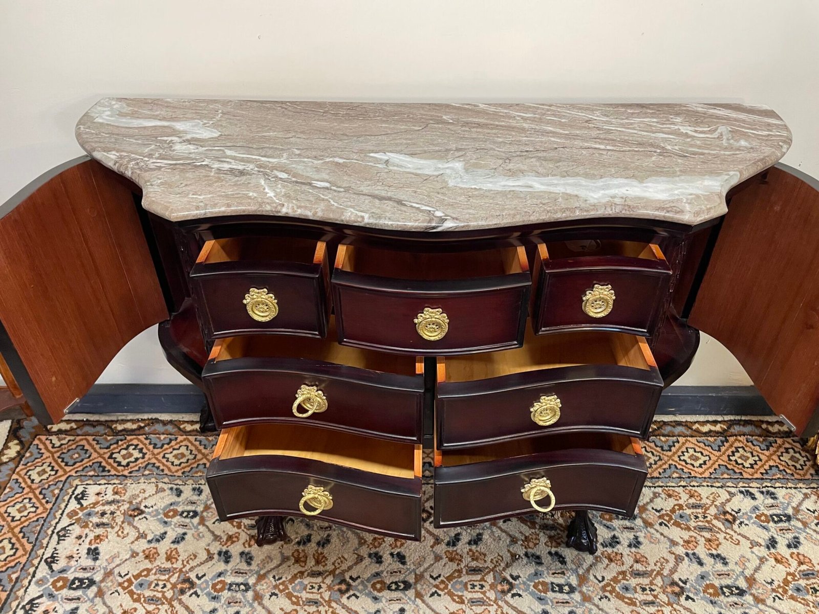 Elegant Chippendale Revival Mahogany Sideboard - Image 6