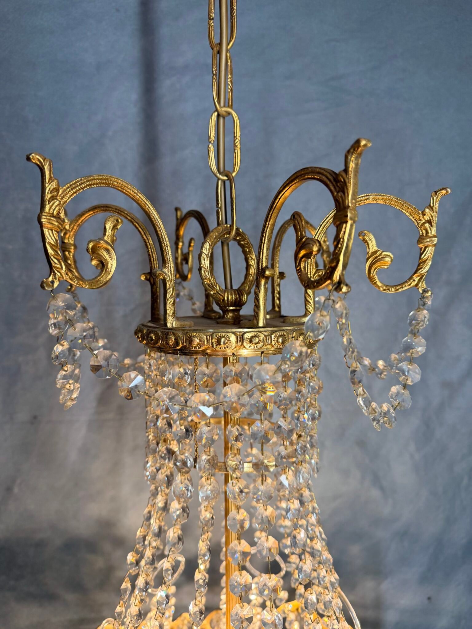 French 1960s Cascading Brass and Crystal Chandelier - Image 4