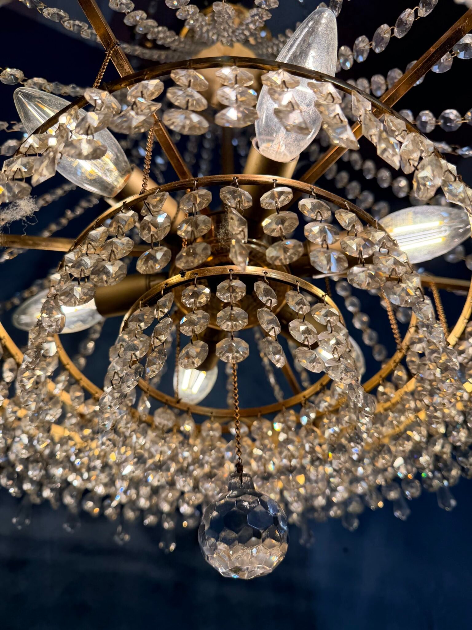 French 1960s Cascading Brass and Crystal Chandelier - Image 5