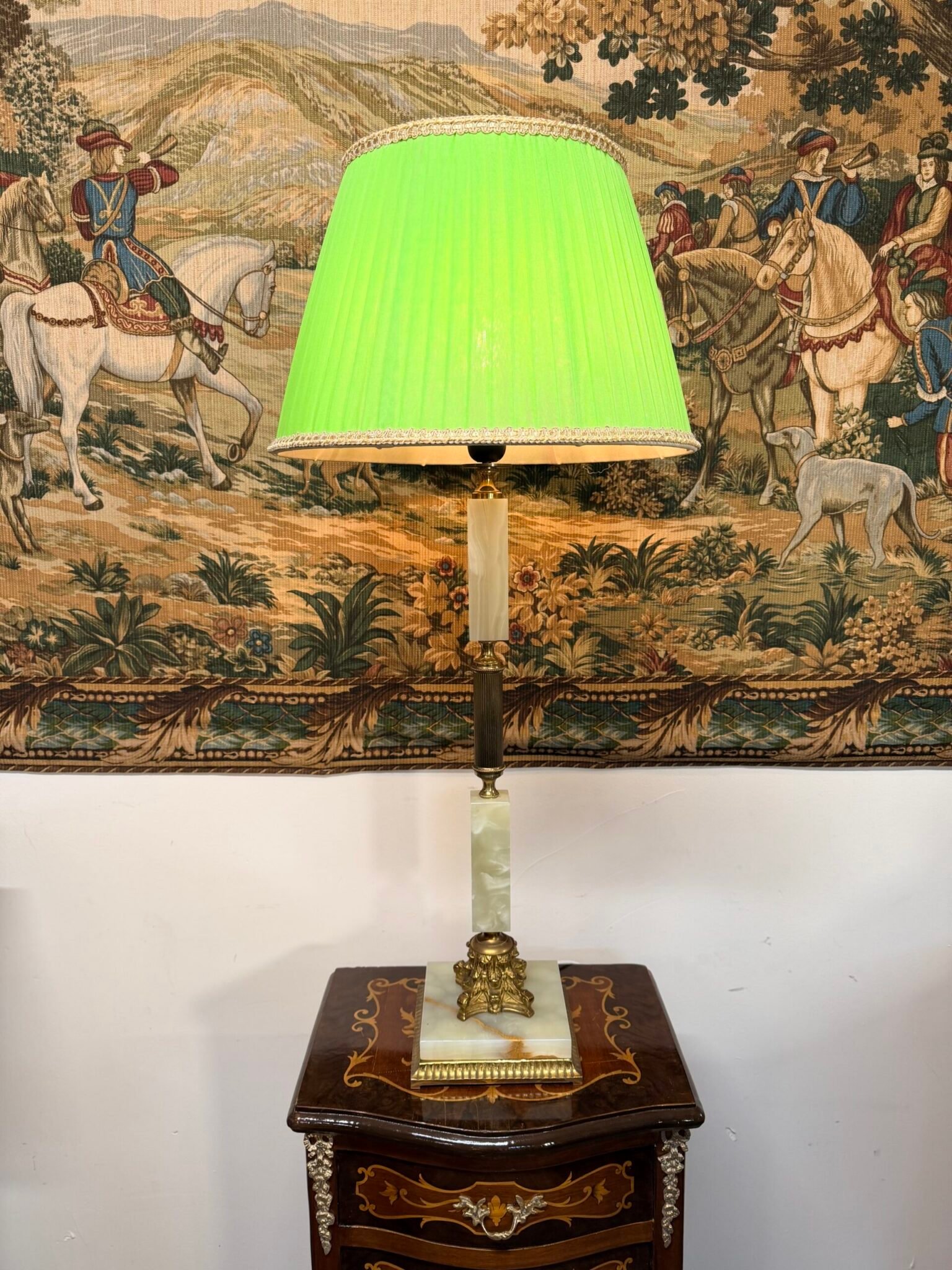 1950s Onyx and Brass Table Lamp with Green Shade - Image 3