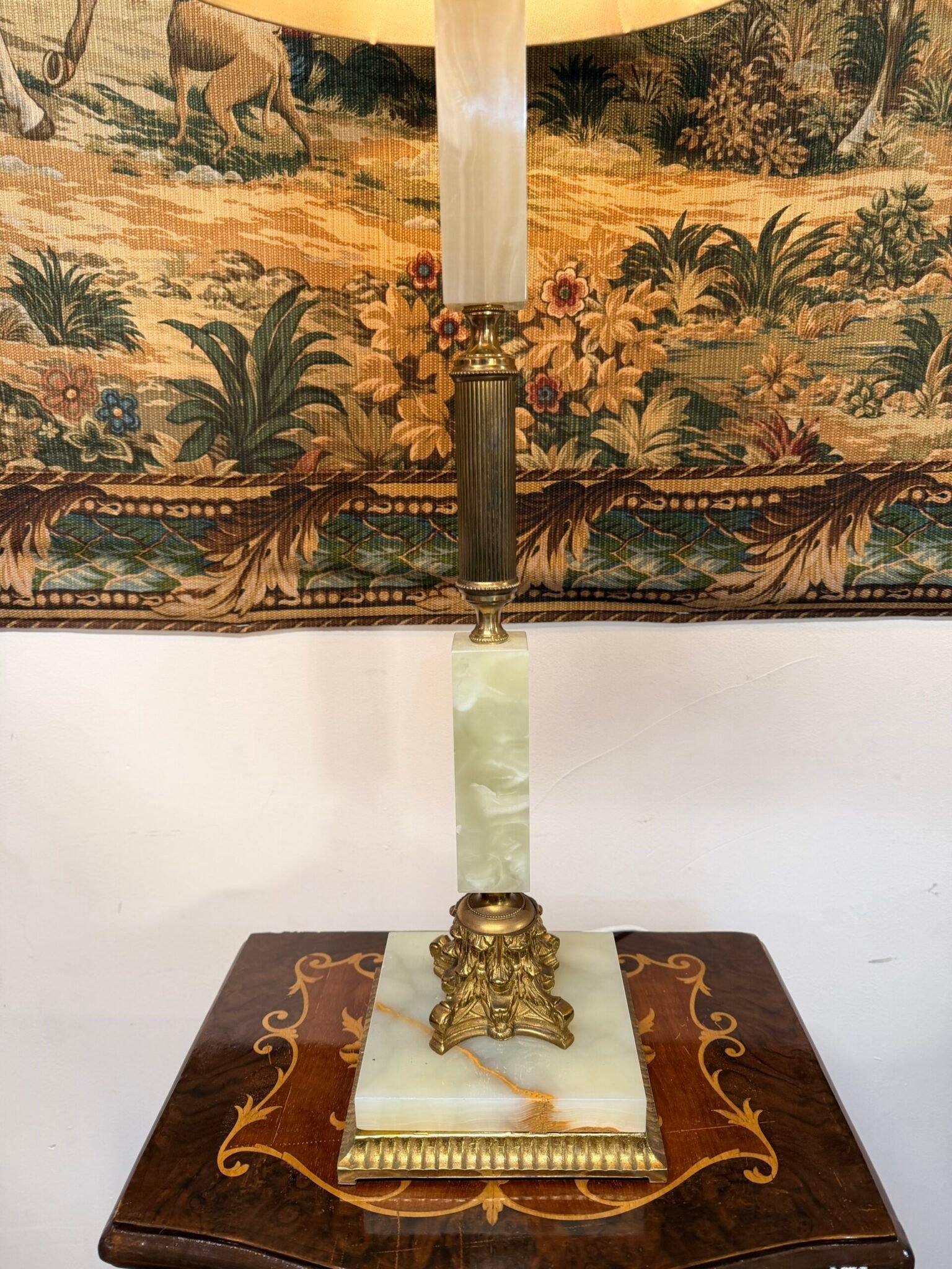 1950s Onyx and Brass Table Lamp with Green Shade - Image 4