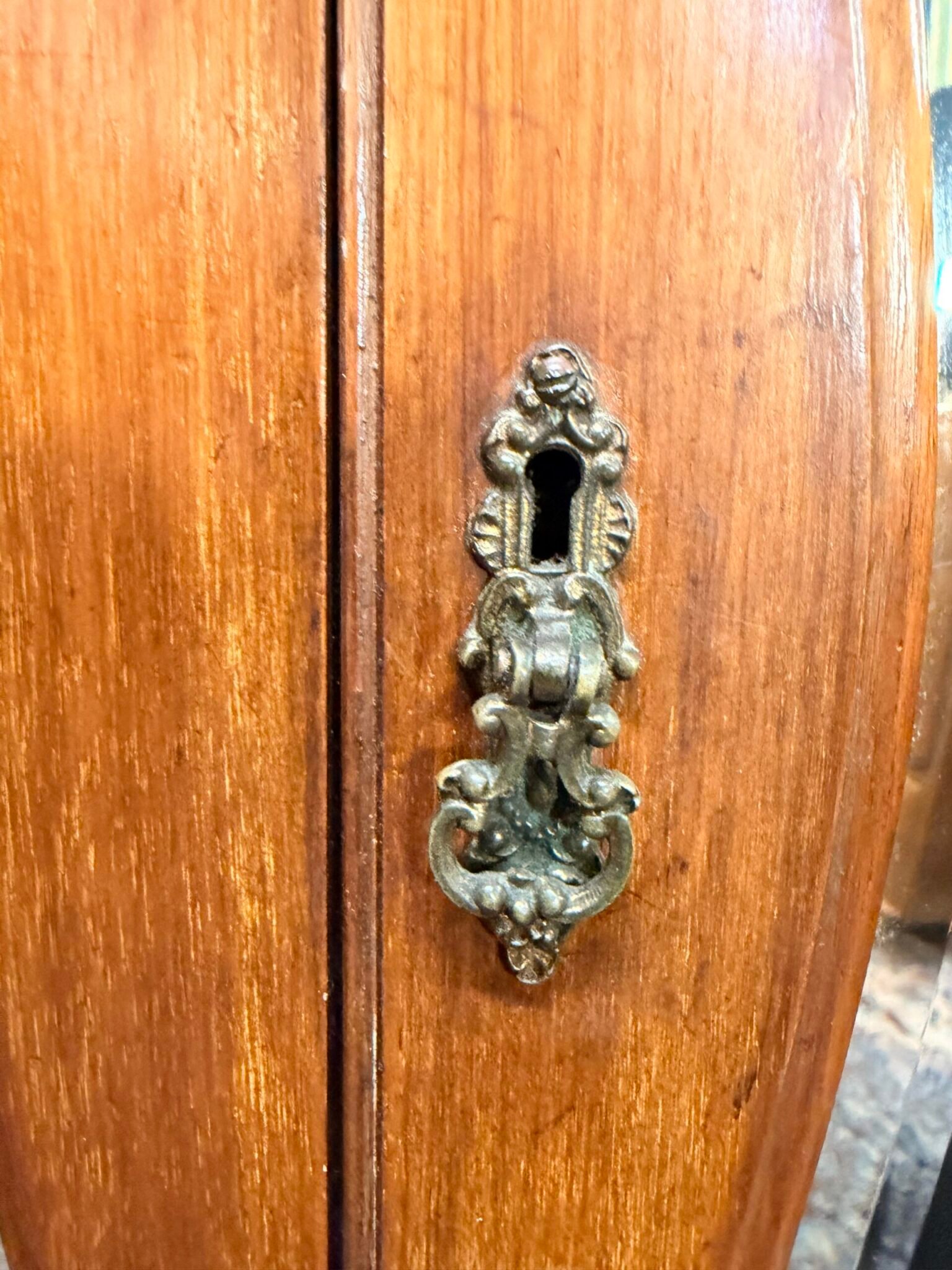 Early 20th Century Bow Front Walnut Display Cabinet with Beveled Glass Doors - Image 4