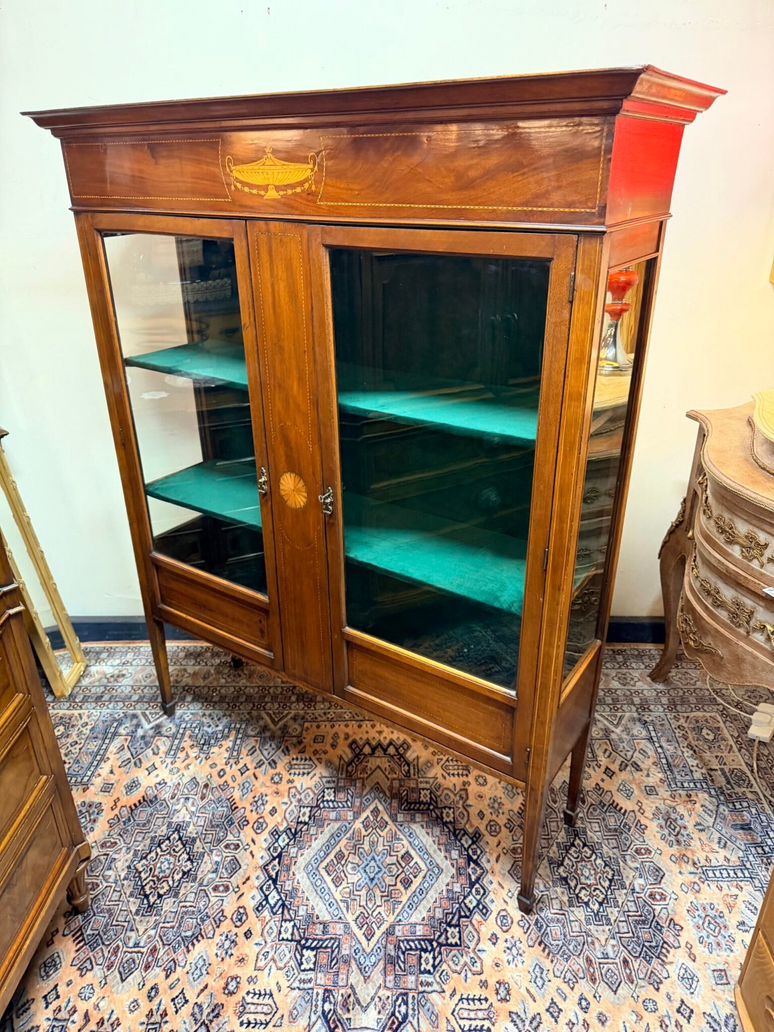Elegant Sheraton Style 19th Century Display Cabinet - Image 5