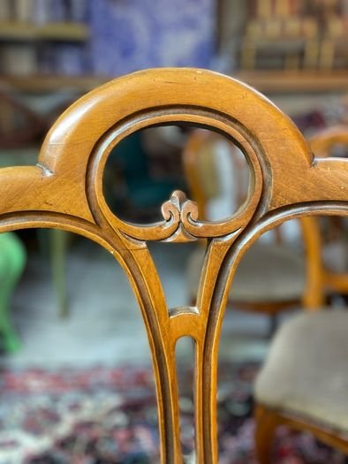 A Fabulous Set of 6 Walnut Veneer Vintage Italian Dining Chairs. - Image 5