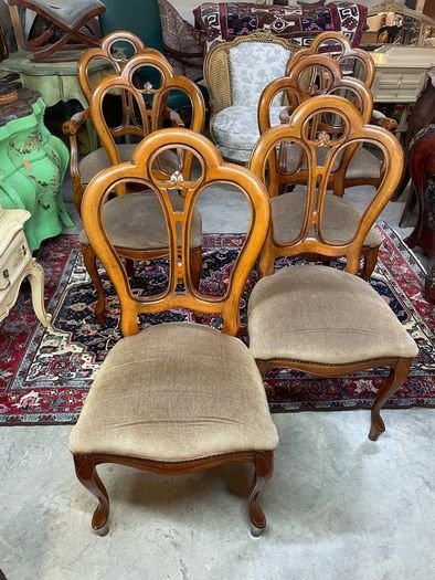A Fabulous Set of 6 Walnut Veneer Vintage Italian Dining Chairs. - Image 2