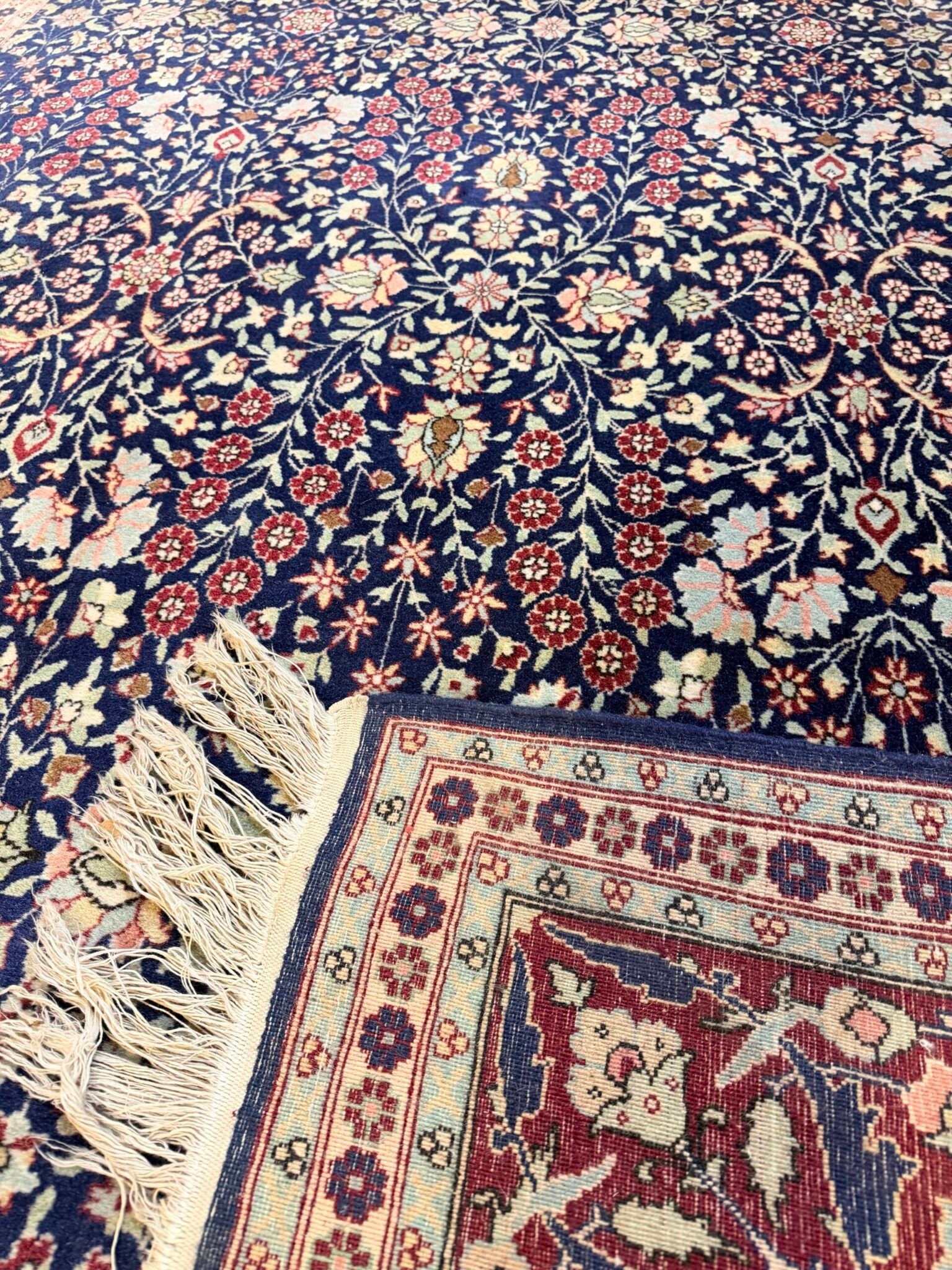 Elegant Hand Knotted Kerman Rug in Excellent Condition - Image 3