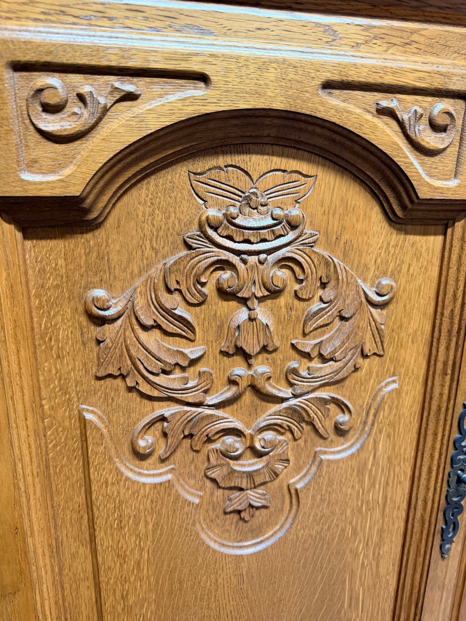Elegant 1940s French Oak Large Credenza or Highboard - Image 2