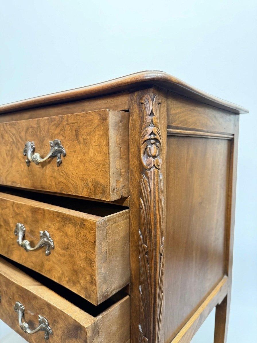 Elegant Early 20th Century French Commode - Image 2