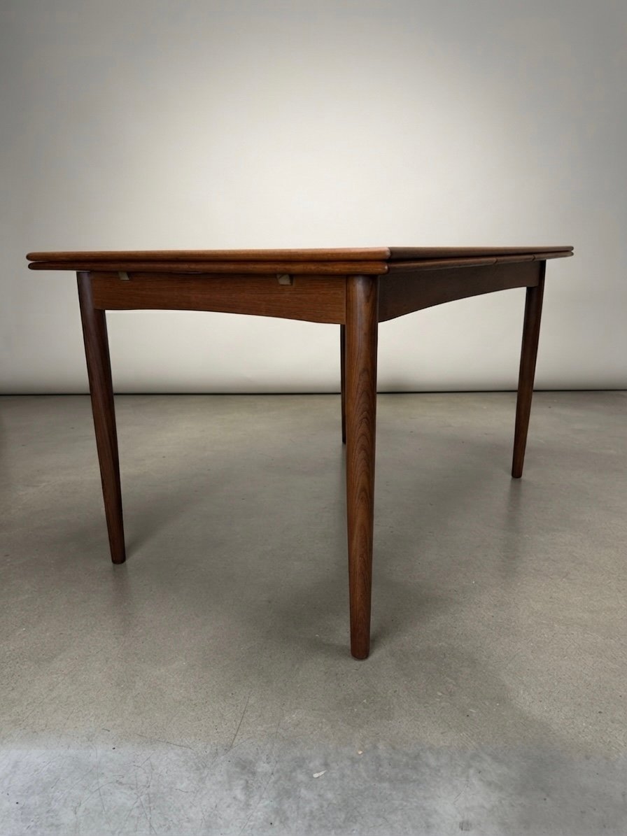Elegant Mid-Century Danish Teak Extending Dining Table - Image 8