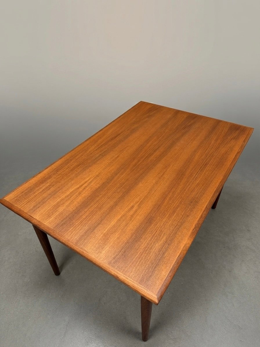 Elegant Mid-Century Danish Teak Extending Dining Table - Image 3