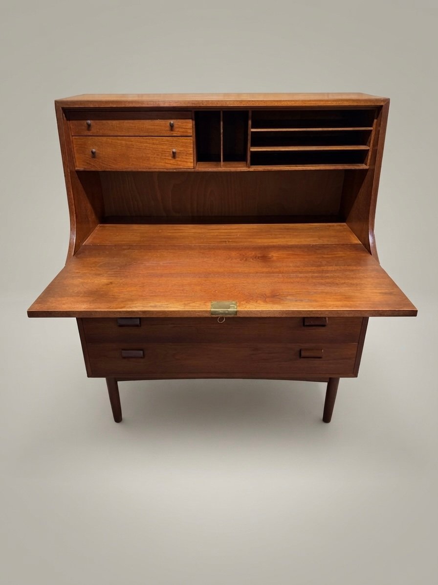 Early Borge Mogensen Model 145 Bureau in Teak and Oak - Image 3