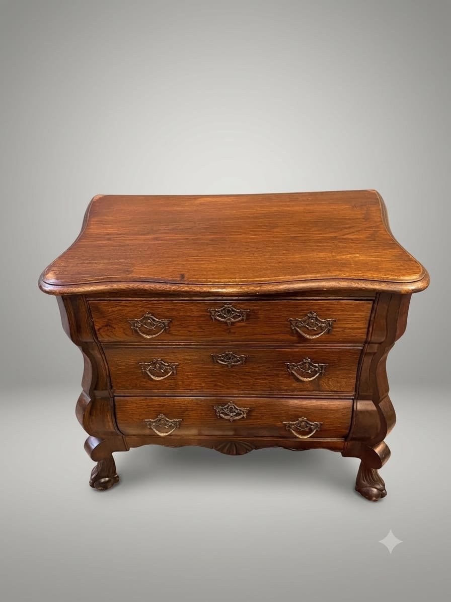 Early 20th Century Dutch Bombe Commode in Oak - Image 3