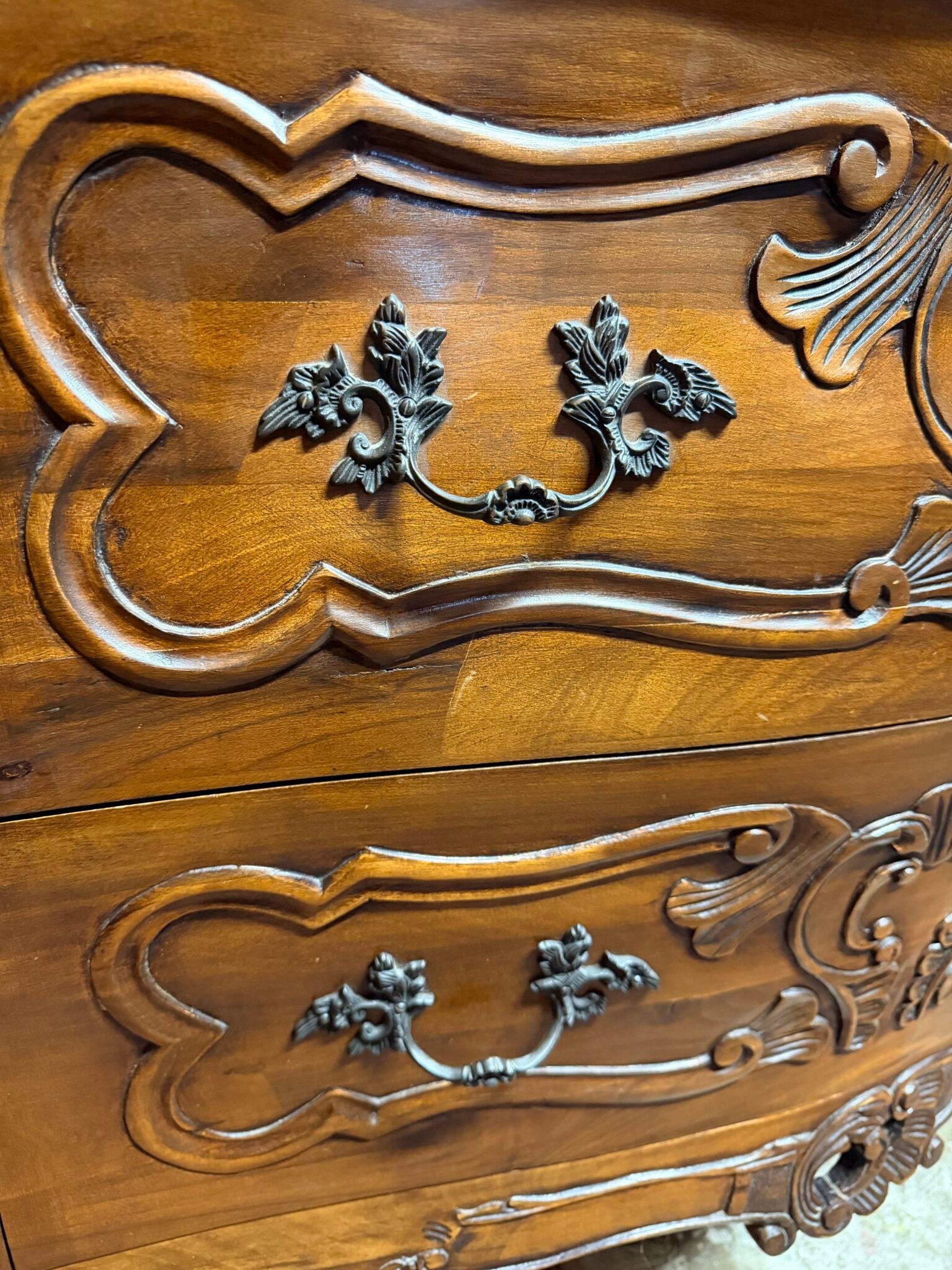 Mid 20th Century Italian Walnut Bombe Chest of Drawers - Image 5