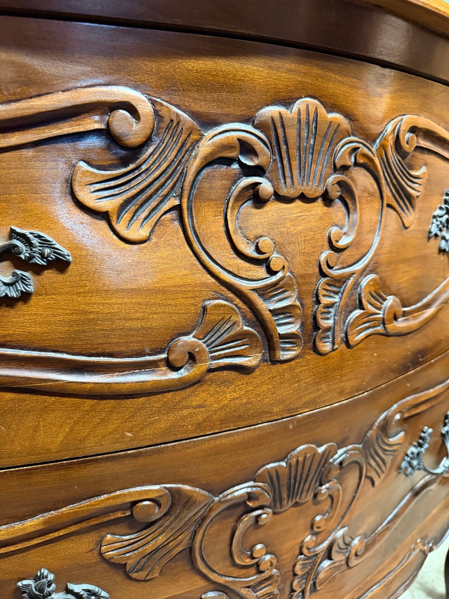 Mid 20th Century Italian Walnut Bombe Chest of Drawers - Image 4