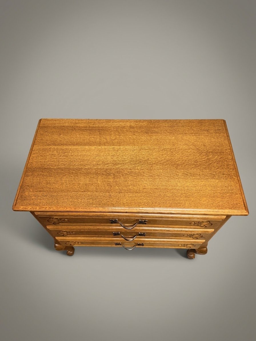 French Mid 20th Century Oak Chest of Drawers - Image 3